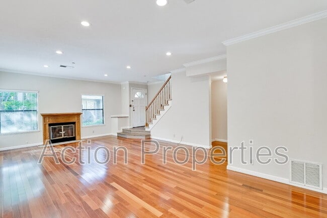 Building Photo - 947 La Mesa Terrace