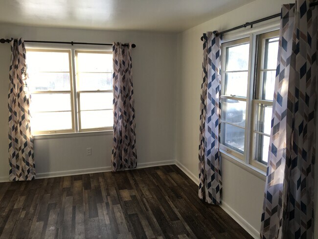 Building Photo - 1515 Kensington Dr