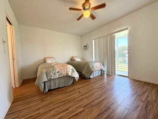 Building Photo - 158 Easthampton G