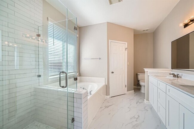 Building Photo - 15013 Doria Dr