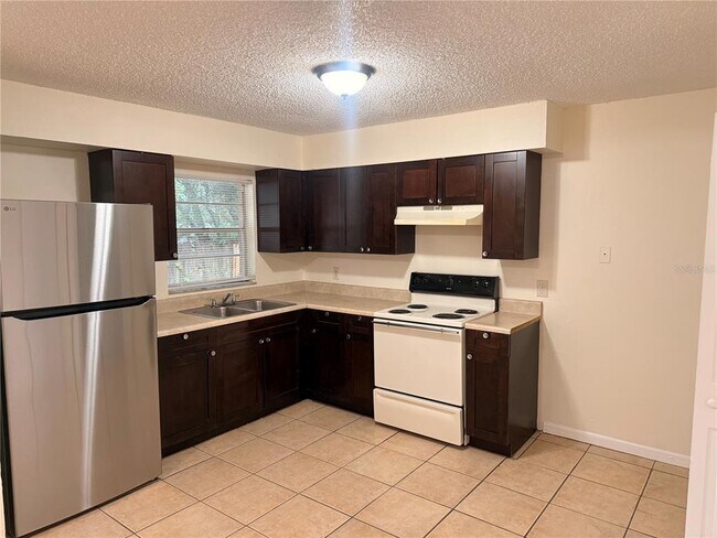 Building Photo - 9406 N Hartts Dr