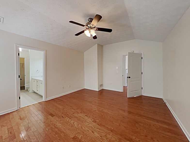 Building Photo - 406 Redwood Trail