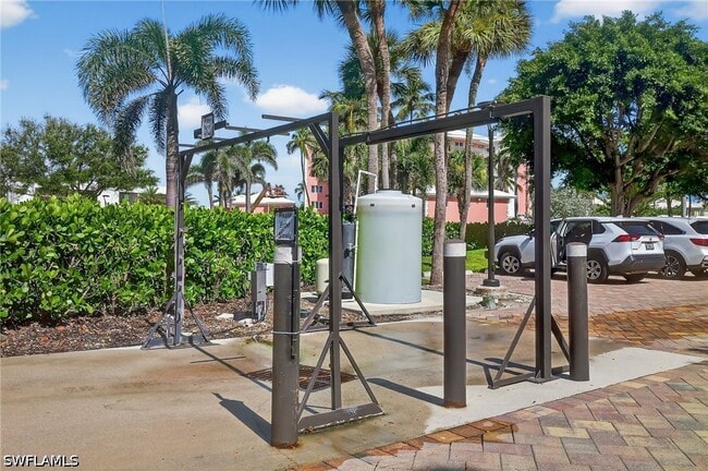 Building Photo - 2400 Gulf Shore Blvd N