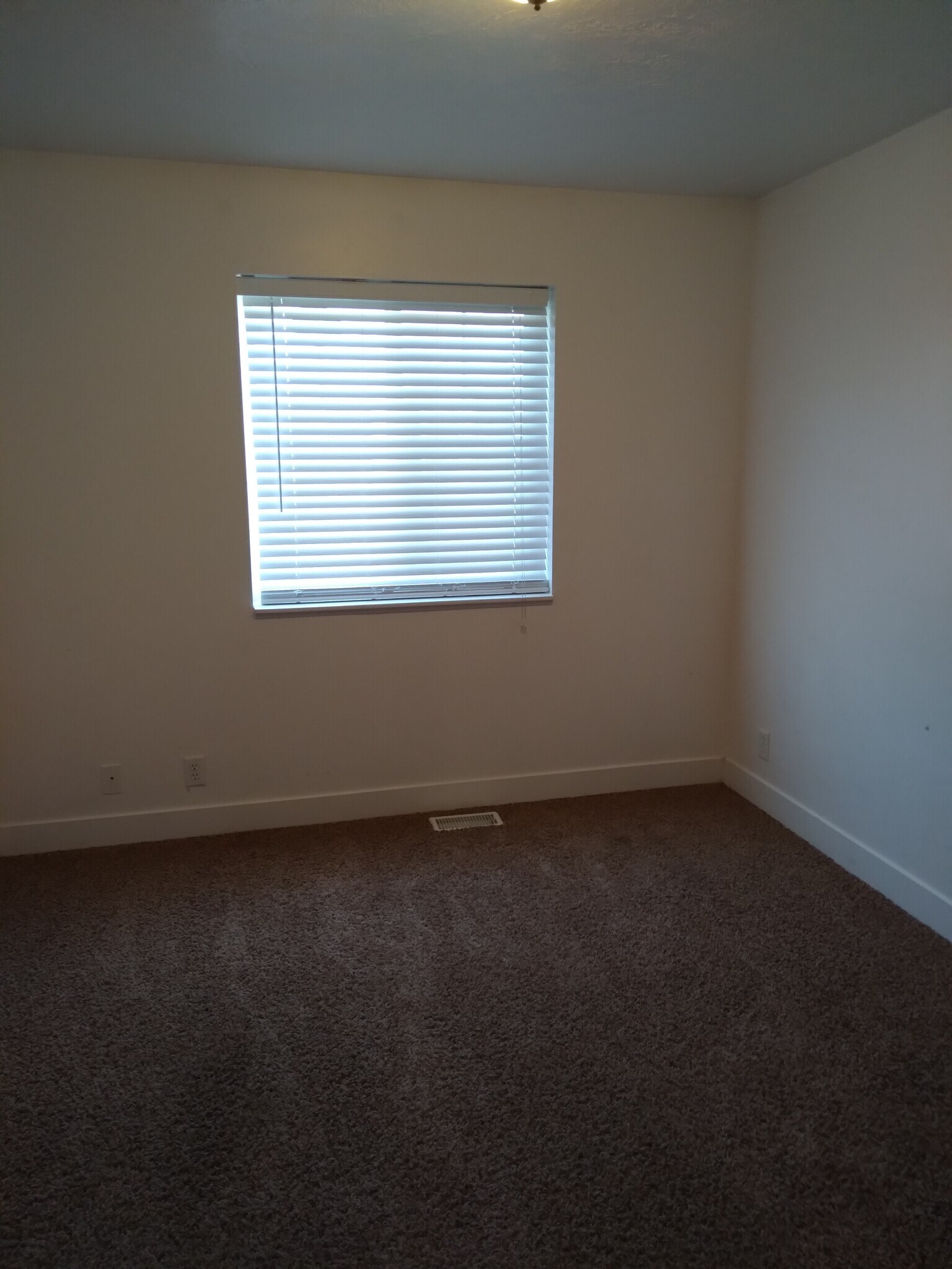 Building Photo - 245 W 1010 S