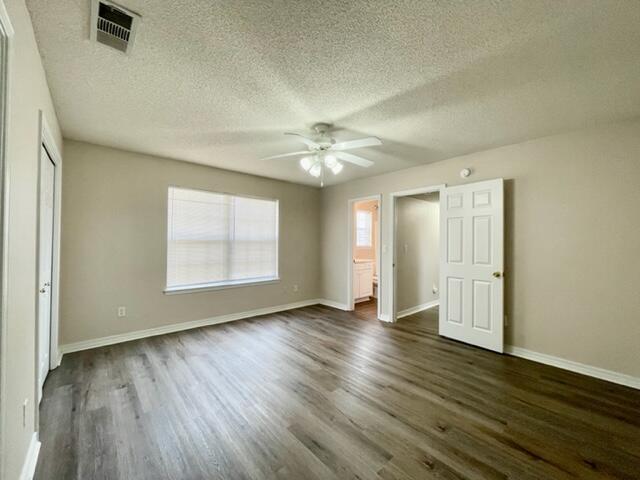 Building Photo - 925 Village Ln