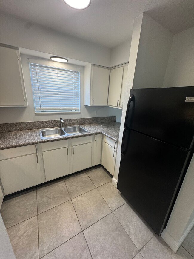 Building Photo - 1181 Bentley Rd