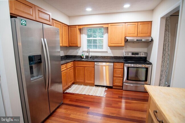 Building Photo - 10038 Chatelaine Cir