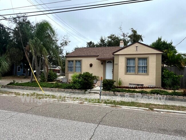 Primary Photo - 1215 N Garden Ave