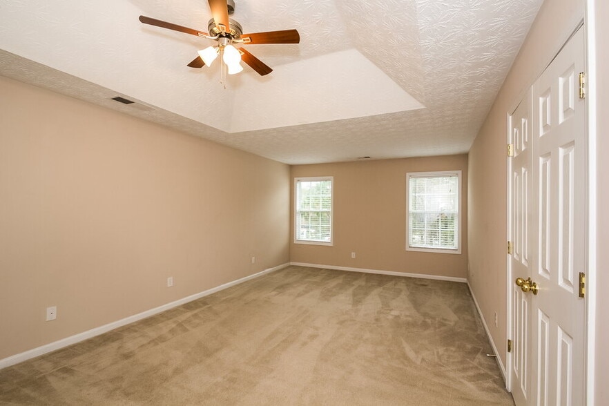 Building Photo - 1000 Maple Leaf Dr