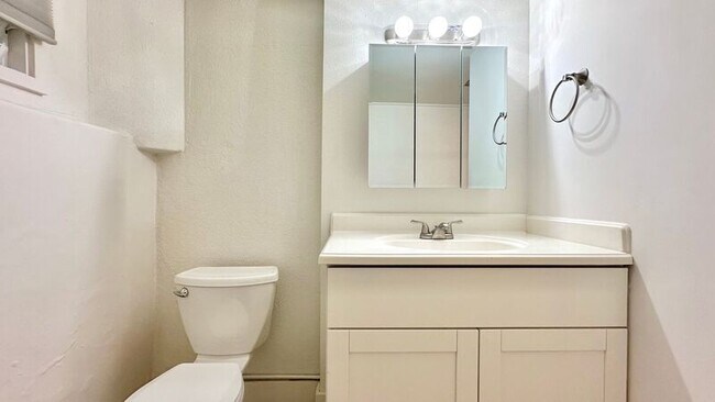 Building Photo - 4559 Sierra Dr
