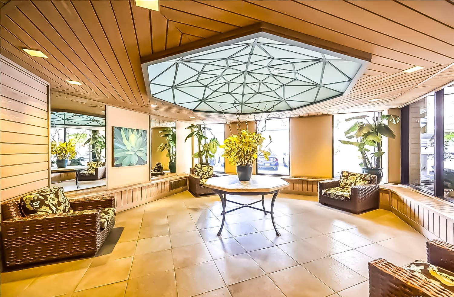 Building Photo - 1415 Victoria St