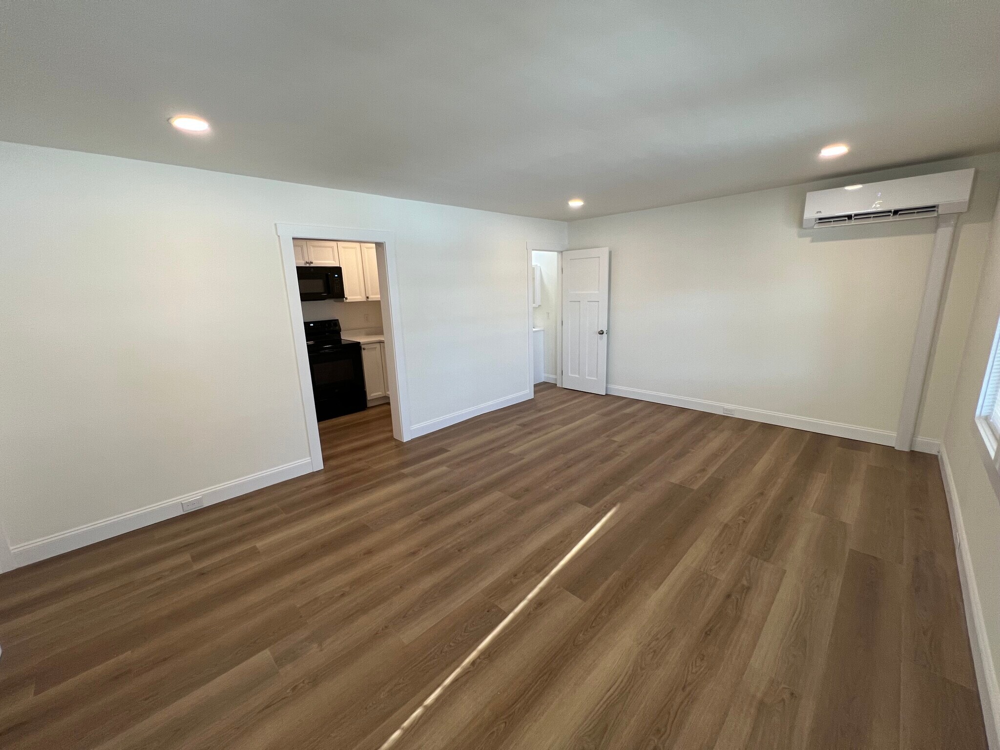 Building Photo - 1461 W King St