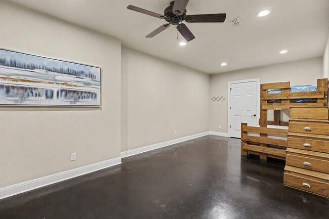 Building Photo - 121 Burgess Ln
