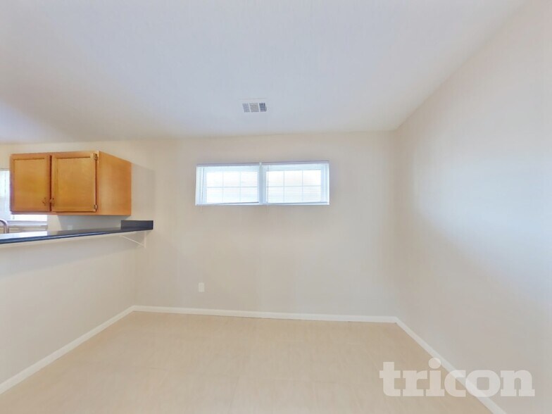 Building Photo - 1748 Long Lake Dr