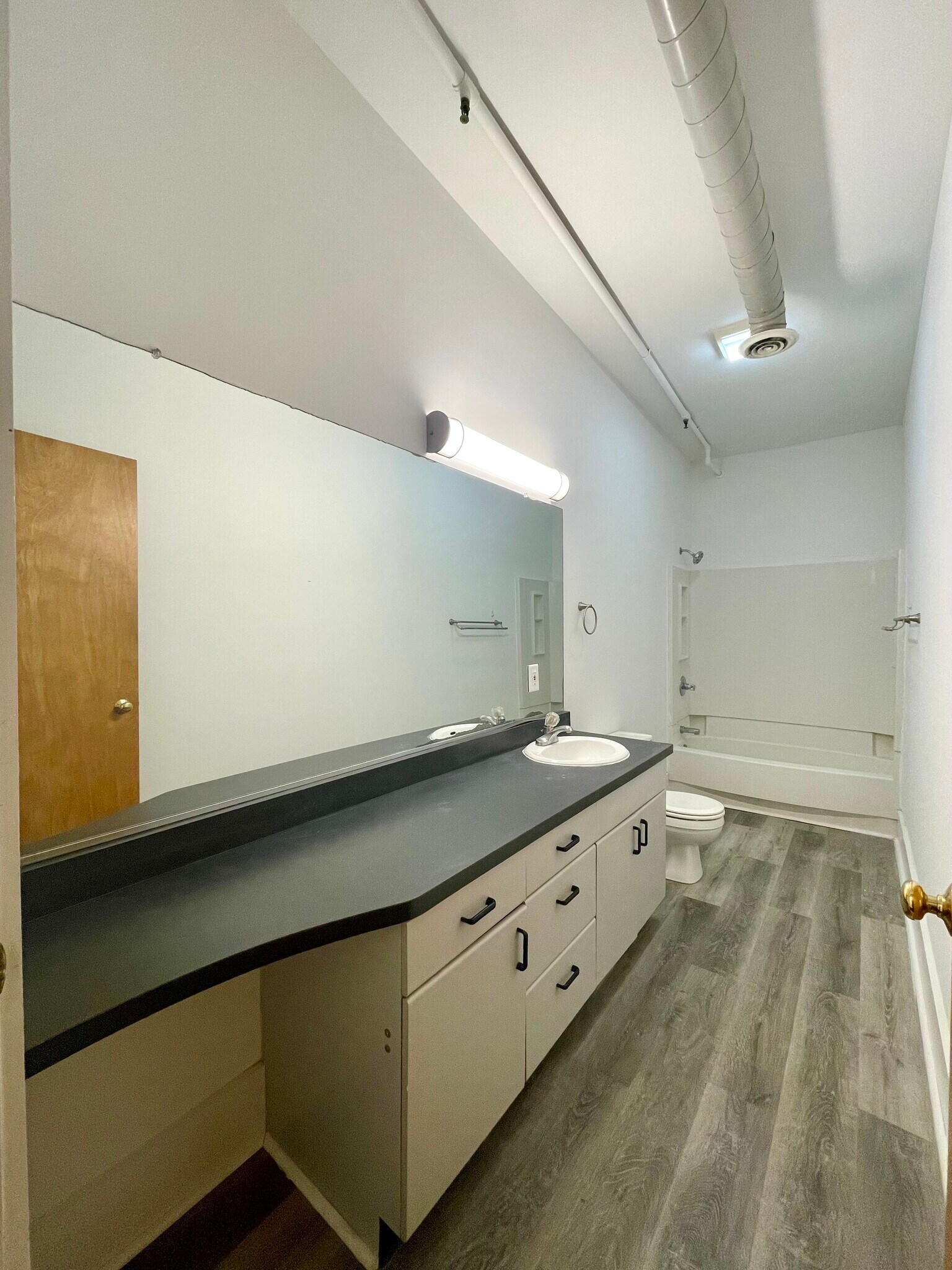 Building Photo - 122 N 3rd St