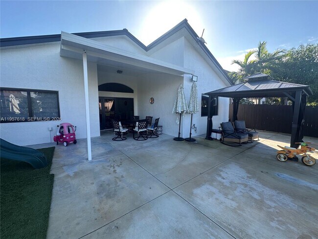 Building Photo - 21102 SW 92nd Ct