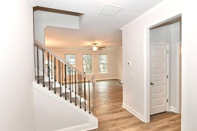 Building Photo - 229 Hellen Vly Dr