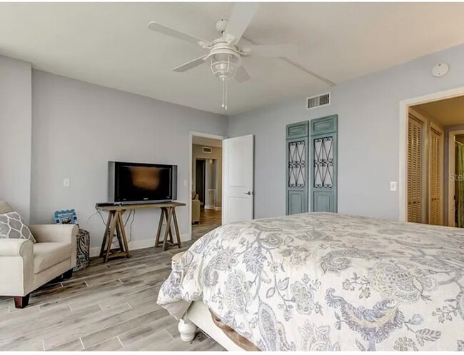 Building Photo - LONG TERM - FULLY FURNISHED 2/2 Open water...