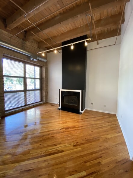 Building Photo - 550 W Harrison St