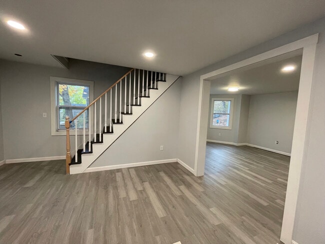 Building Photo - 25 High St