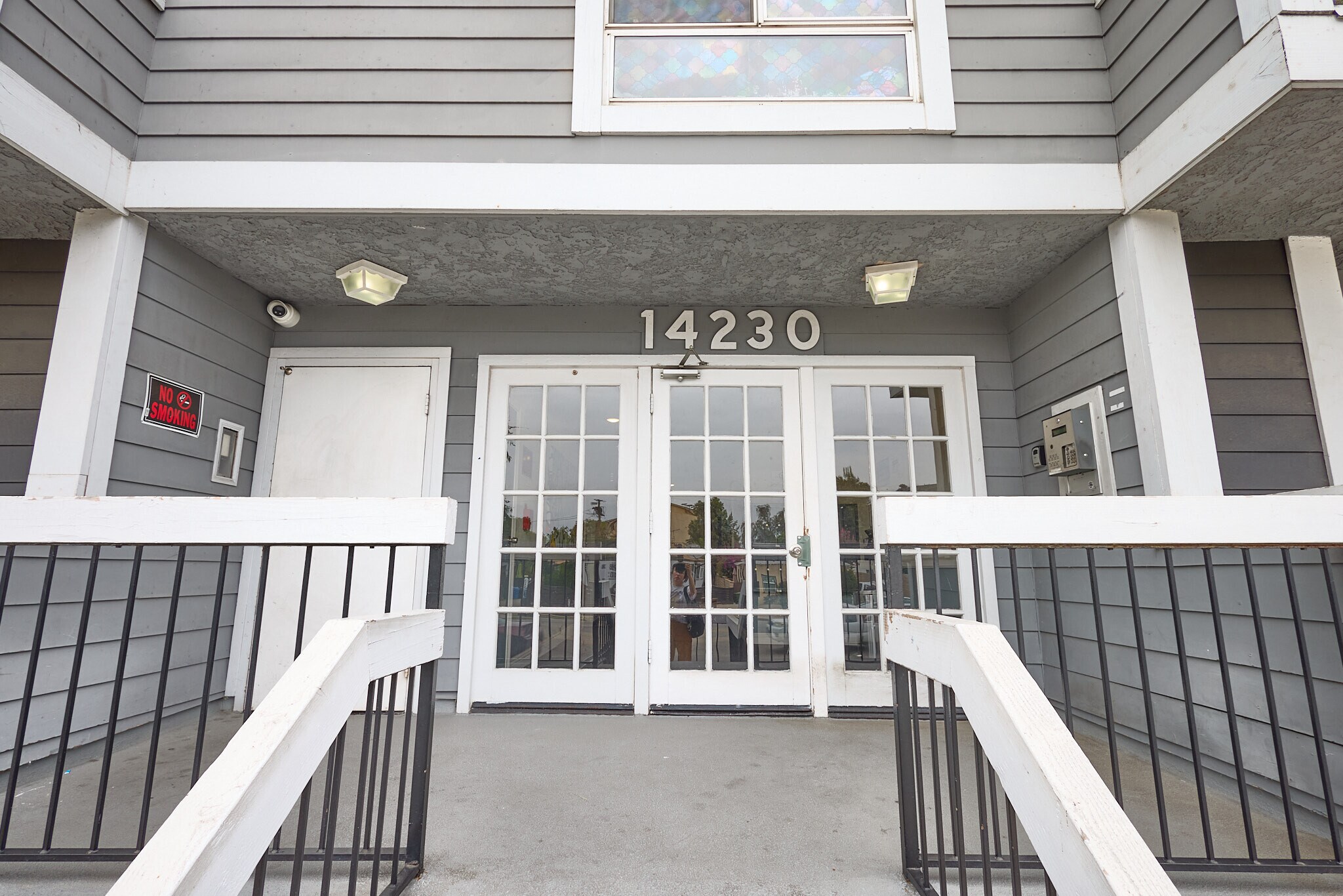 Building Photo - 14230 Victory Blvd