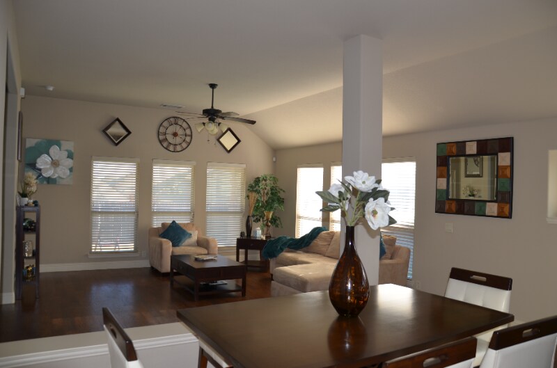 Building Photo - 1207 Star Grass Dr