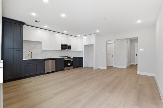 Building Photo - 4610 Providence St