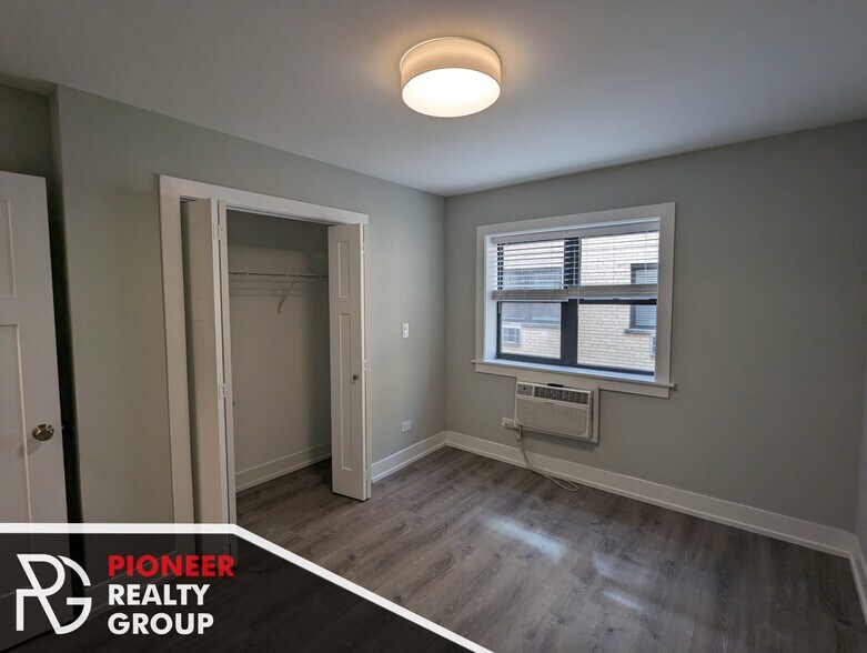 Building Photo - 503 W Barry Ave