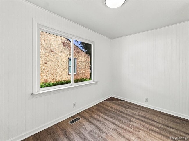 Building Photo - 2223 E Bergin Ave