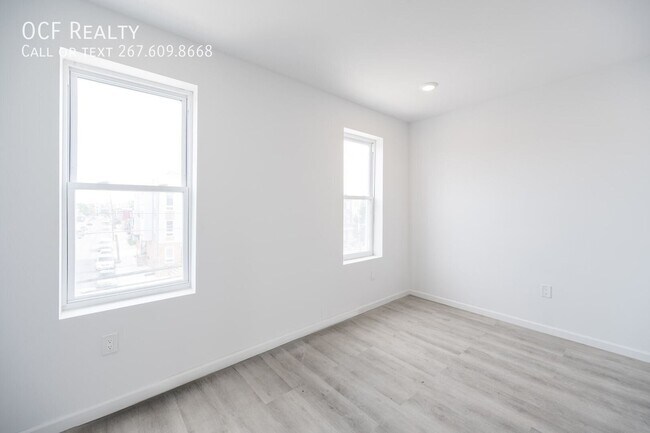 Building Photo - 948 Belmont Ave