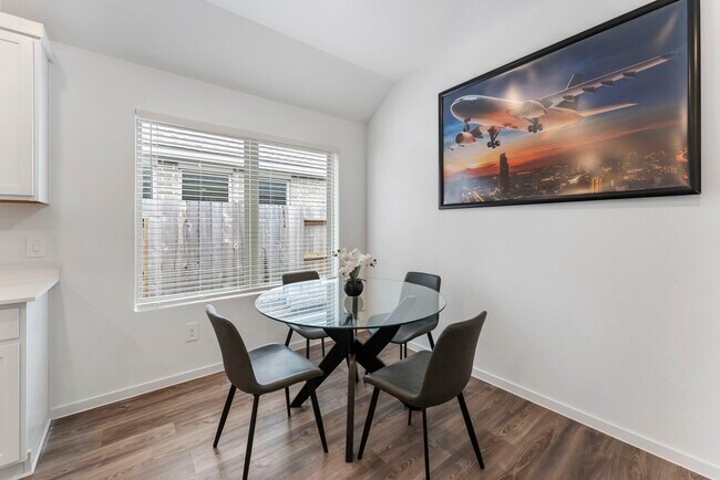 Building Photo - 3126 Stonebriar Dr