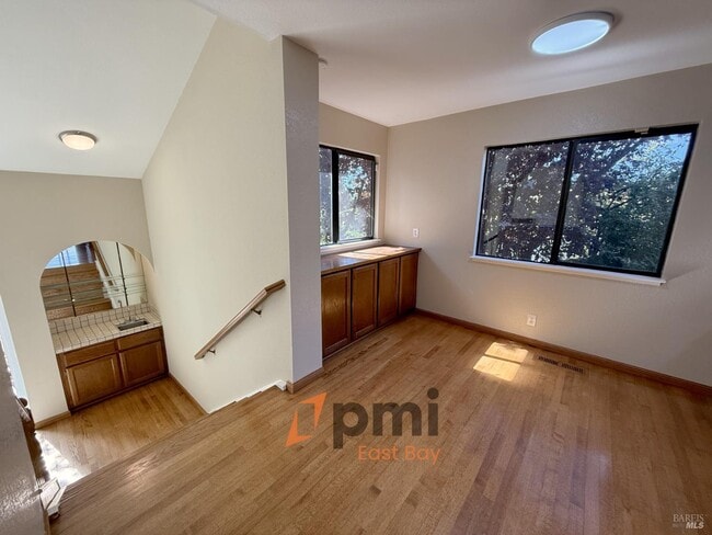Building Photo - 2209 Ascot Pkwy