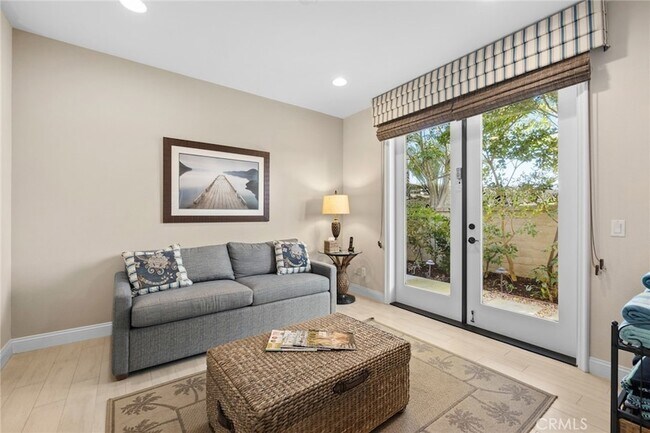 Building Photo - 15 Vista Cielo