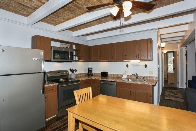 Building Photo - 2 bed, 1 bath available for 1-year in Silverthorne!