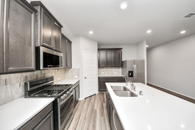 Building Photo - 518 Ellwood Terrace Ln