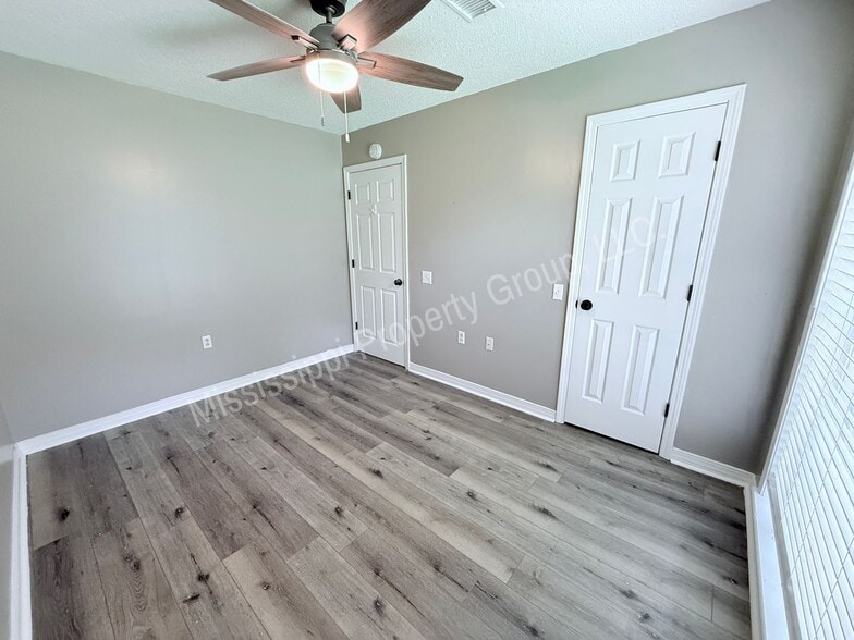 Building Photo - 2112 Harris Dr