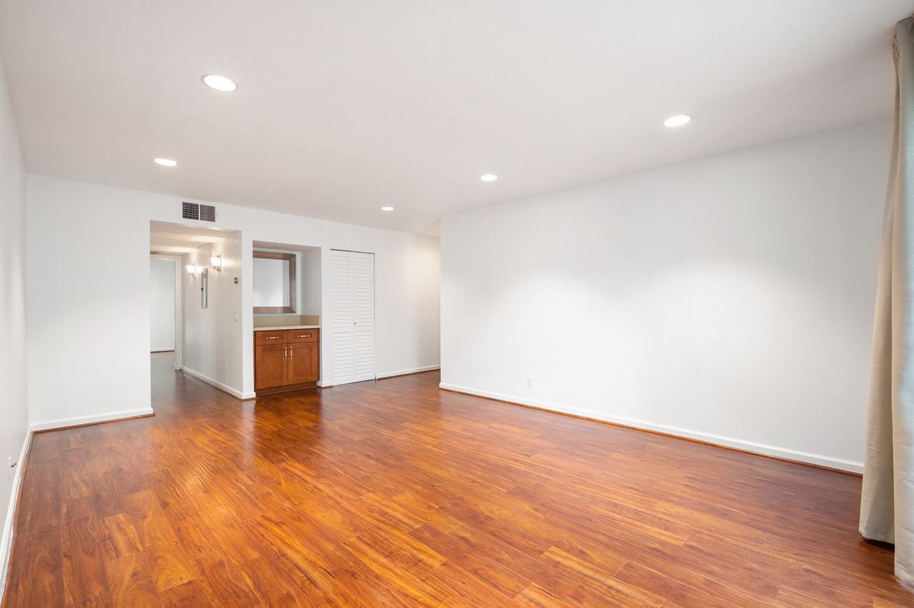 Building Photo - 4732 Park Granada