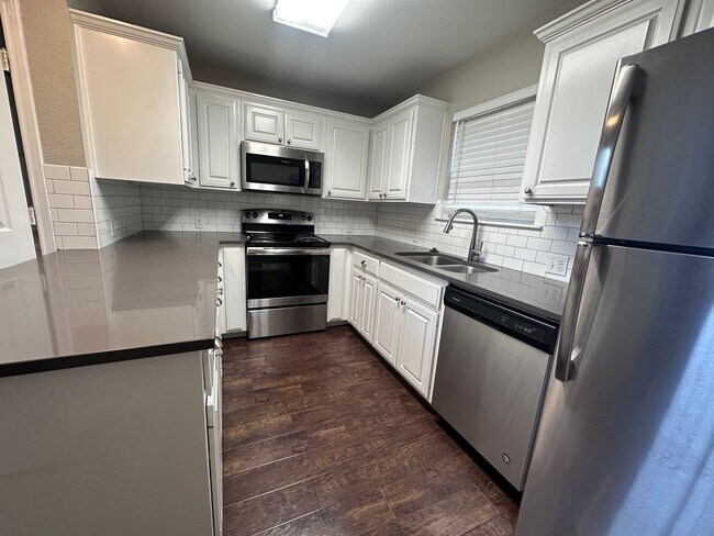 Building Photo - 1901 S 15th St