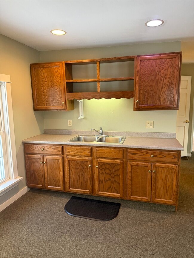 Building Photo - 586 Bellows Falls Rd