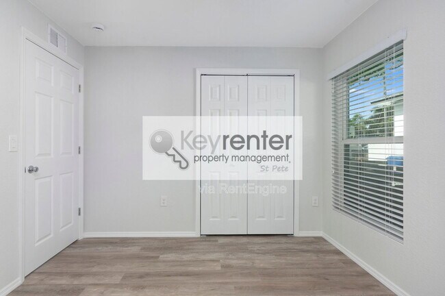 Building Photo - 454 21st St N