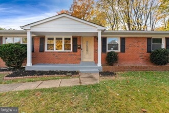 Building Photo - 4421 Kenwood Dr