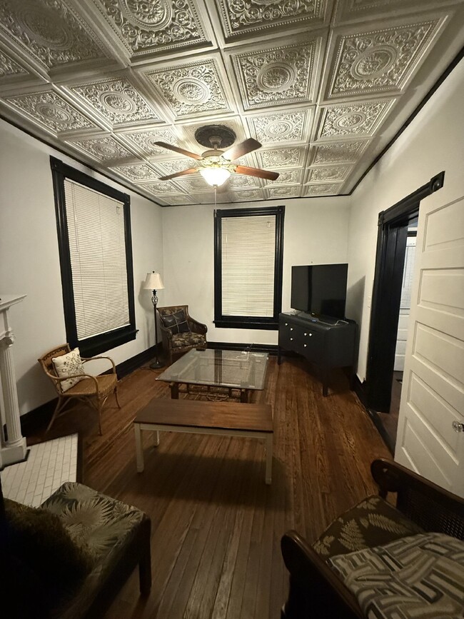 Building Photo - Fully Furnished 3 bed / 1.5 bath Historic ...