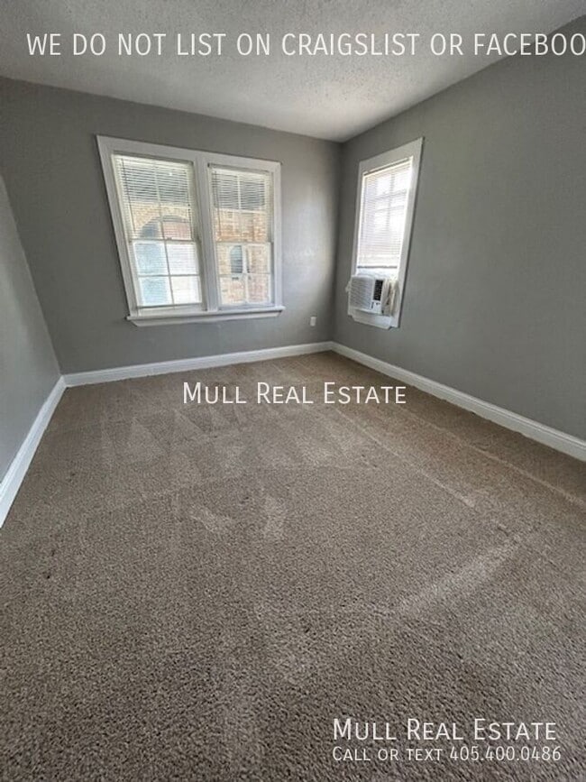 Building Photo - 825 NE 24th St