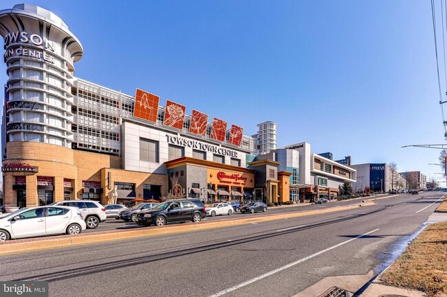 Building Photo - 31 Lambourne Rd