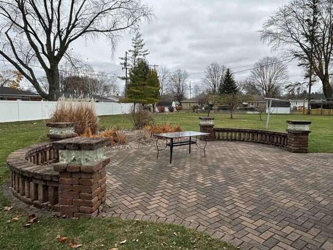 Building Photo - 1798 Chateau Dr