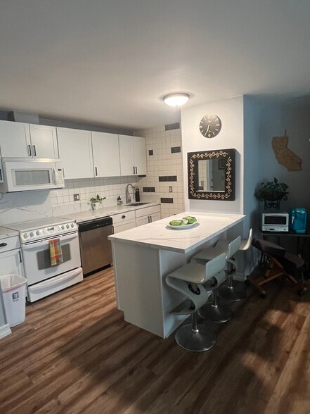 Building Photo - 3050 Rue Dorleans