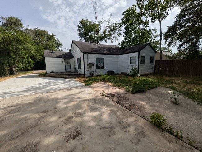Building Photo - 518 Alabama Ave