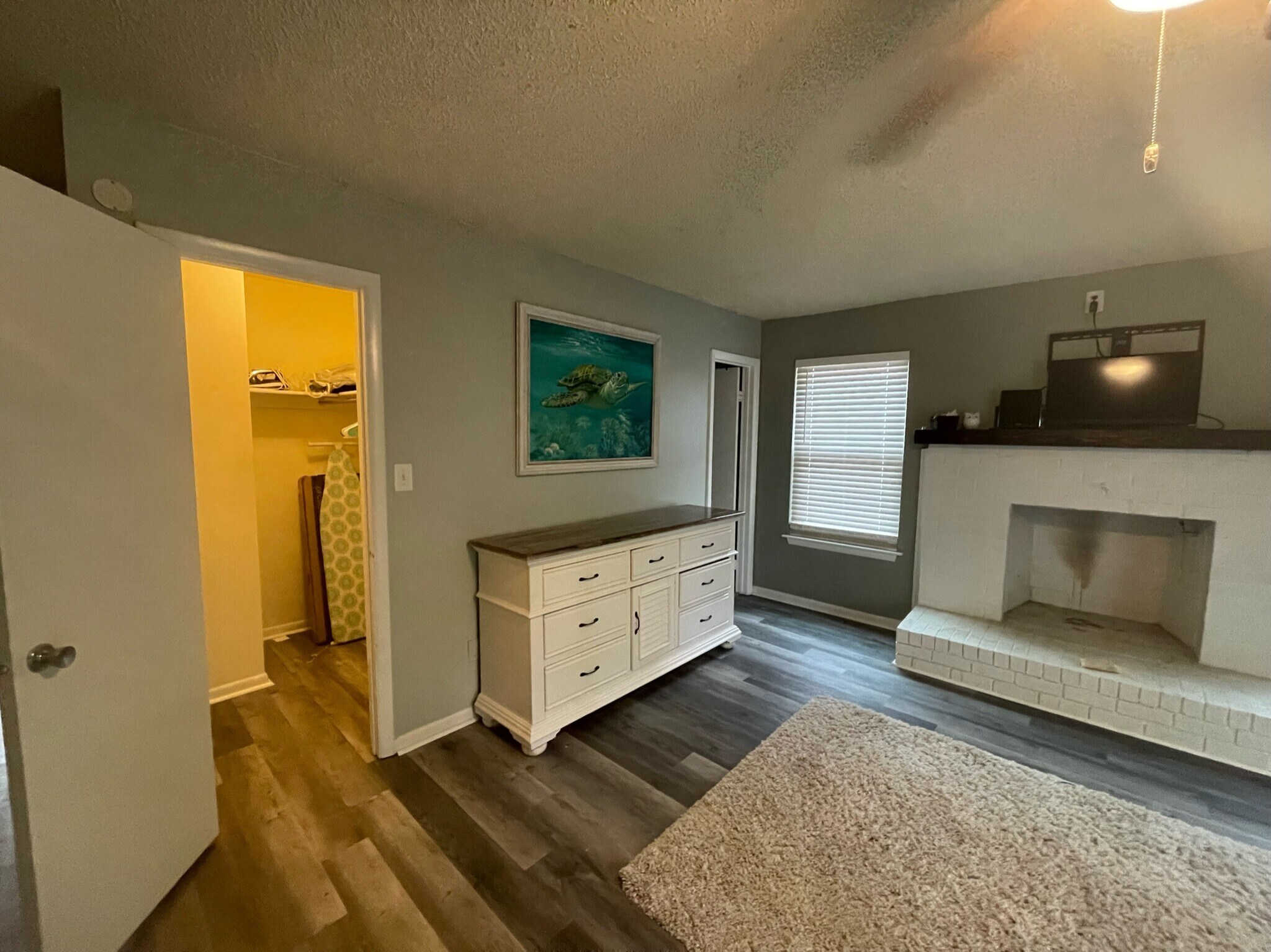 Master bedroom - 3751 Pendleton Ave