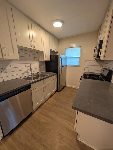 Building Photo - 6142 Eleanor Ave
