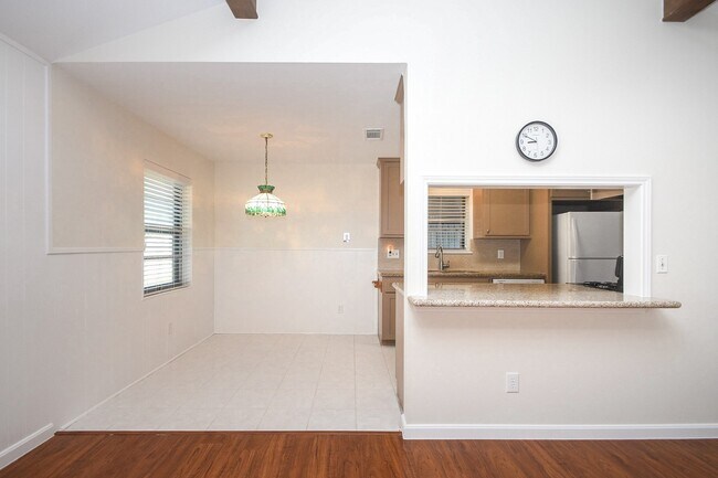 Building Photo - 2515 Valleyfield Dr